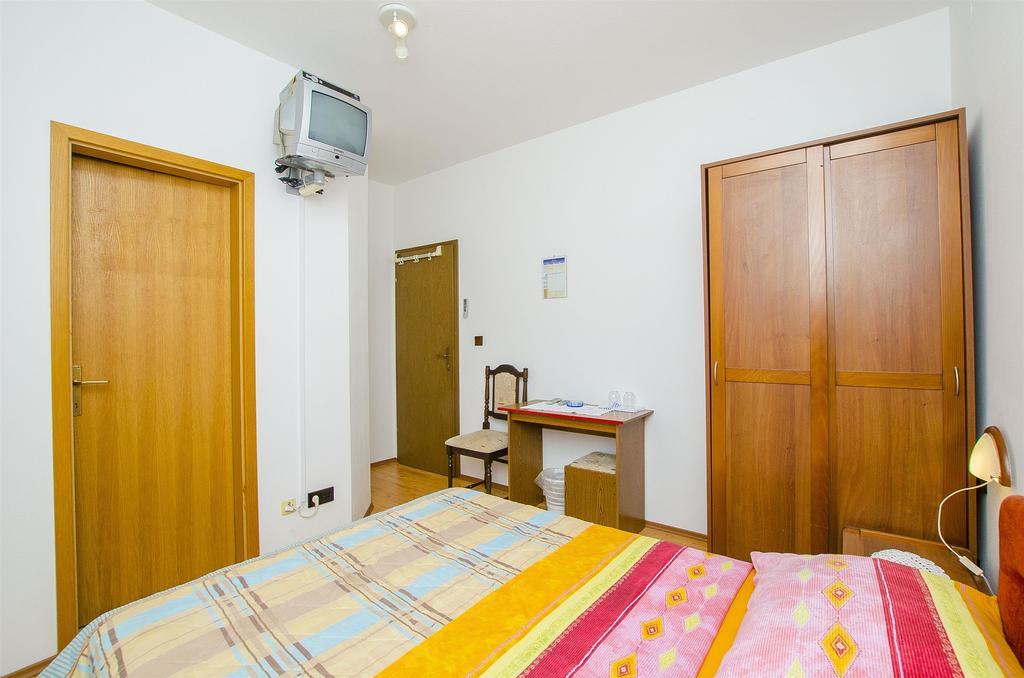 Apartments And Rooms Iva Trogir Dış mekan fotoğraf
