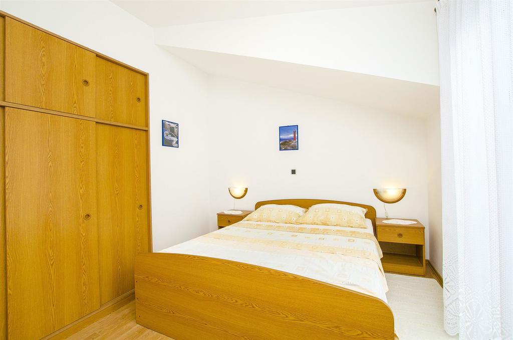 Apartments And Rooms Iva Trogir Dış mekan fotoğraf