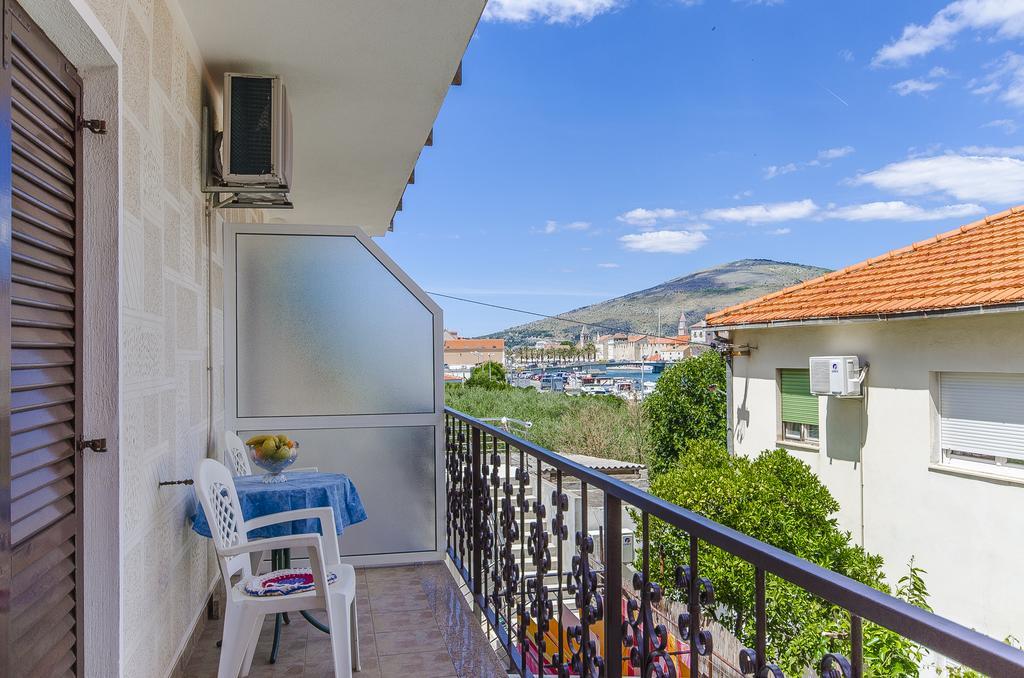 Apartments And Rooms Iva Trogir Dış mekan fotoğraf