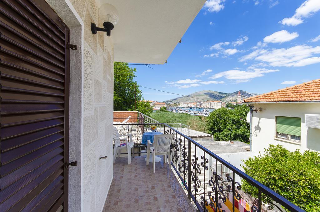 Apartments And Rooms Iva Trogir Dış mekan fotoğraf