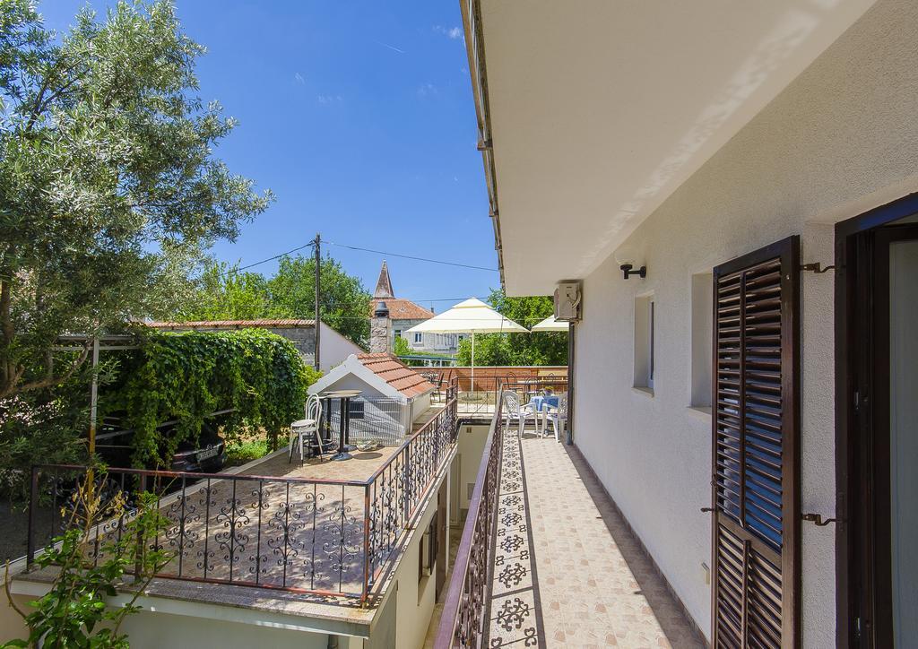Apartments And Rooms Iva Trogir Dış mekan fotoğraf