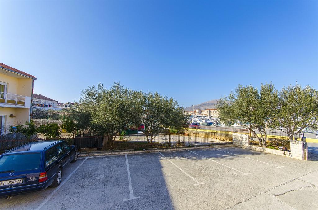 Apartments And Rooms Iva Trogir Dış mekan fotoğraf