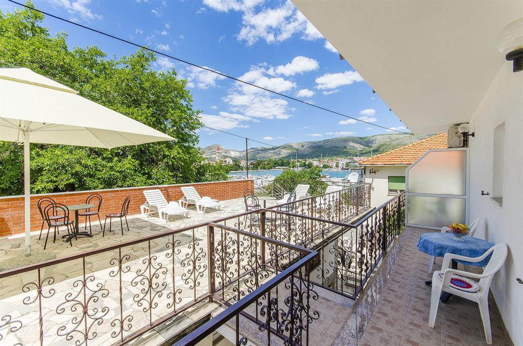 Apartments And Rooms Iva Trogir Dış mekan fotoğraf