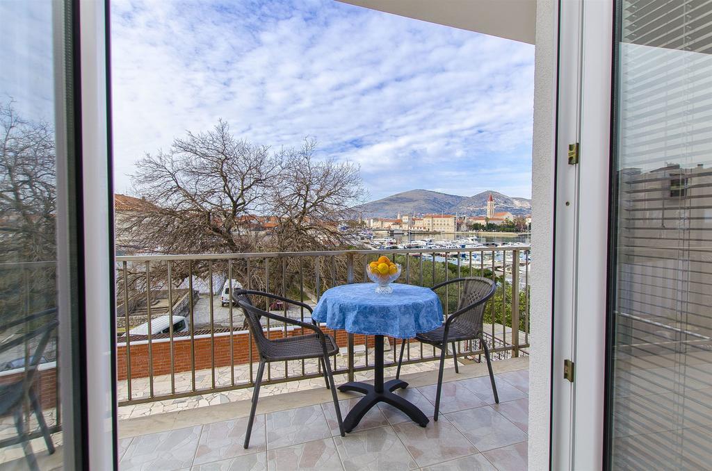 Apartments And Rooms Iva Trogir Dış mekan fotoğraf