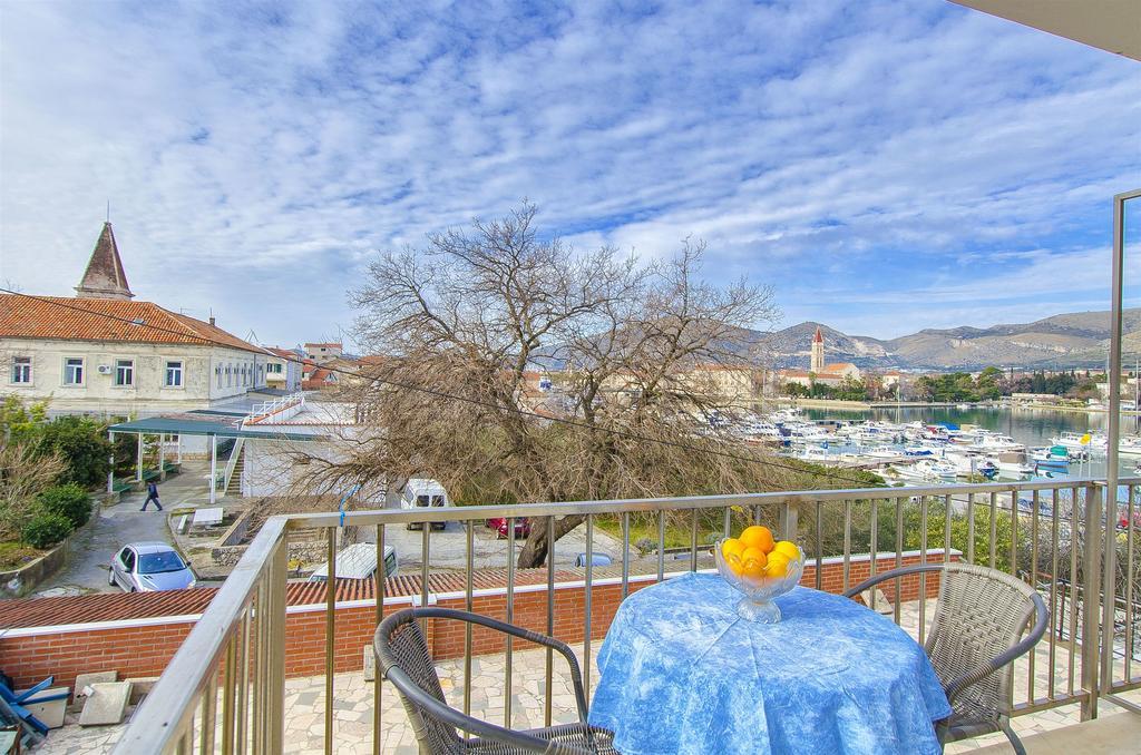 Apartments And Rooms Iva Trogir Dış mekan fotoğraf