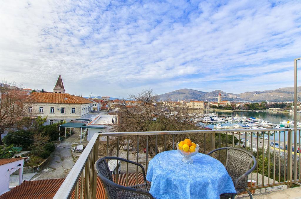 Apartments And Rooms Iva Trogir Dış mekan fotoğraf
