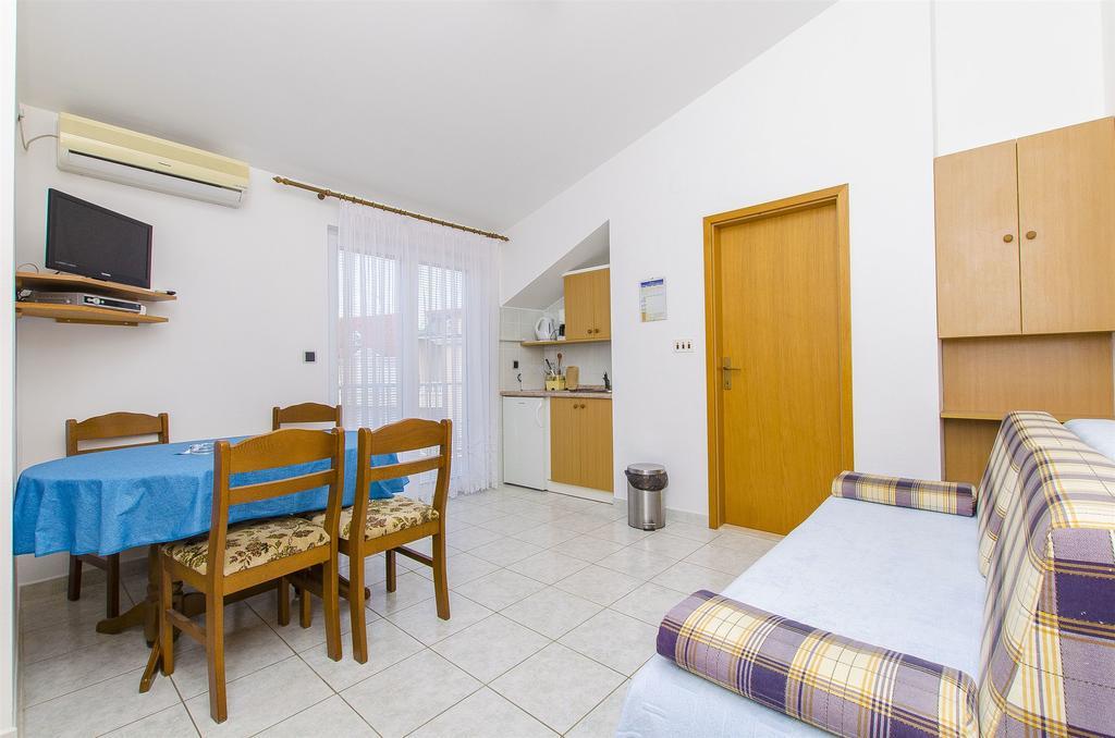 Apartments And Rooms Iva Trogir Dış mekan fotoğraf