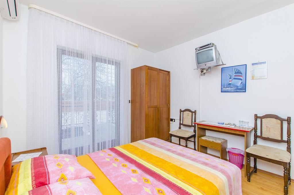 Apartments And Rooms Iva Trogir Dış mekan fotoğraf