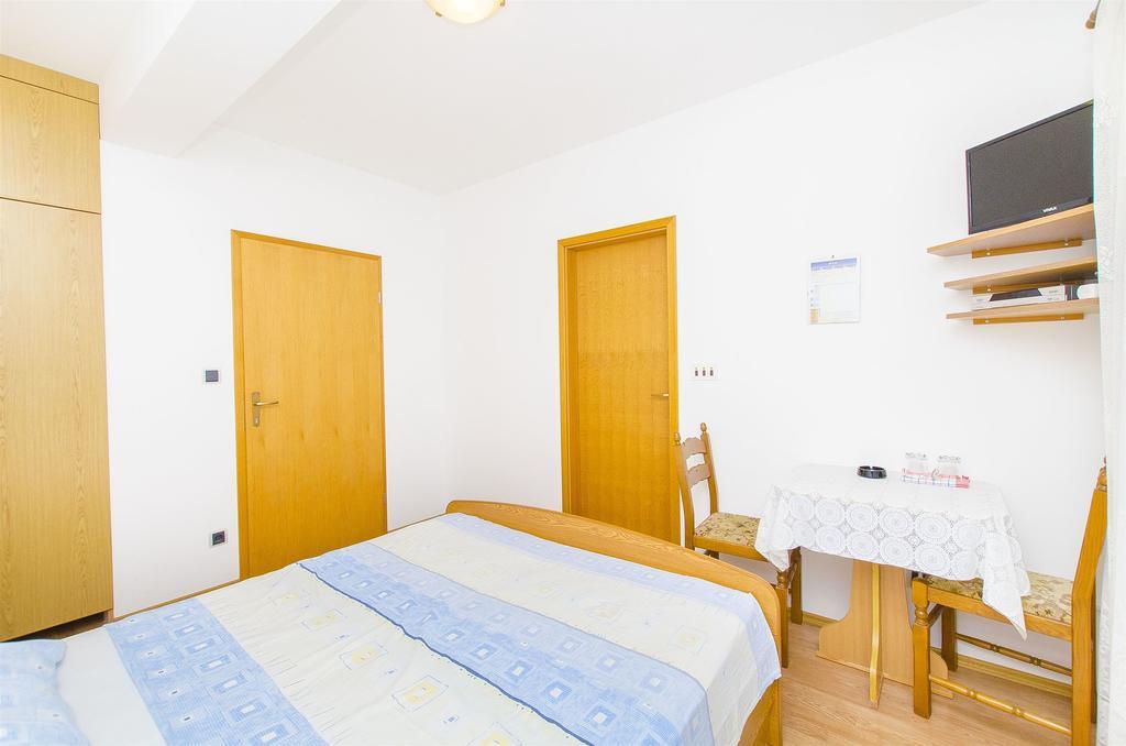 Apartments And Rooms Iva Trogir Dış mekan fotoğraf