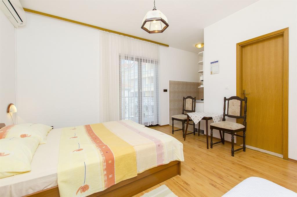 Apartments And Rooms Iva Trogir Dış mekan fotoğraf