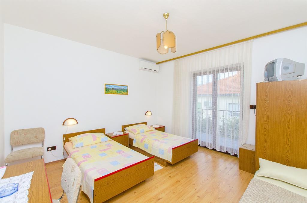 Apartments And Rooms Iva Trogir Dış mekan fotoğraf