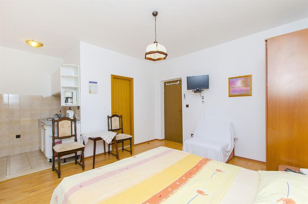 Apartments And Rooms Iva Trogir Dış mekan fotoğraf
