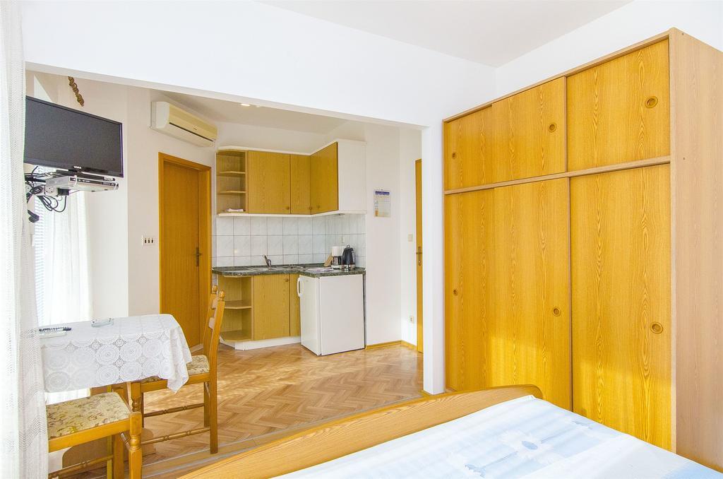 Apartments And Rooms Iva Trogir Dış mekan fotoğraf