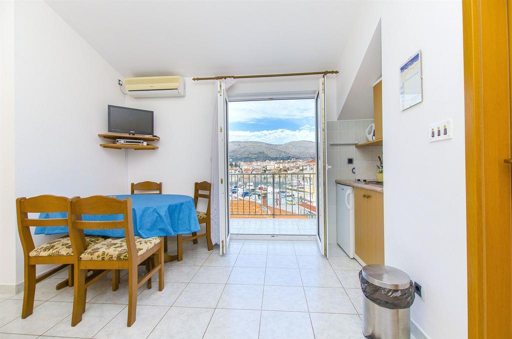 Apartments And Rooms Iva Trogir Dış mekan fotoğraf
