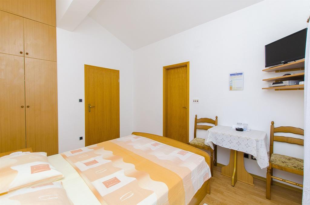 Apartments And Rooms Iva Trogir Dış mekan fotoğraf