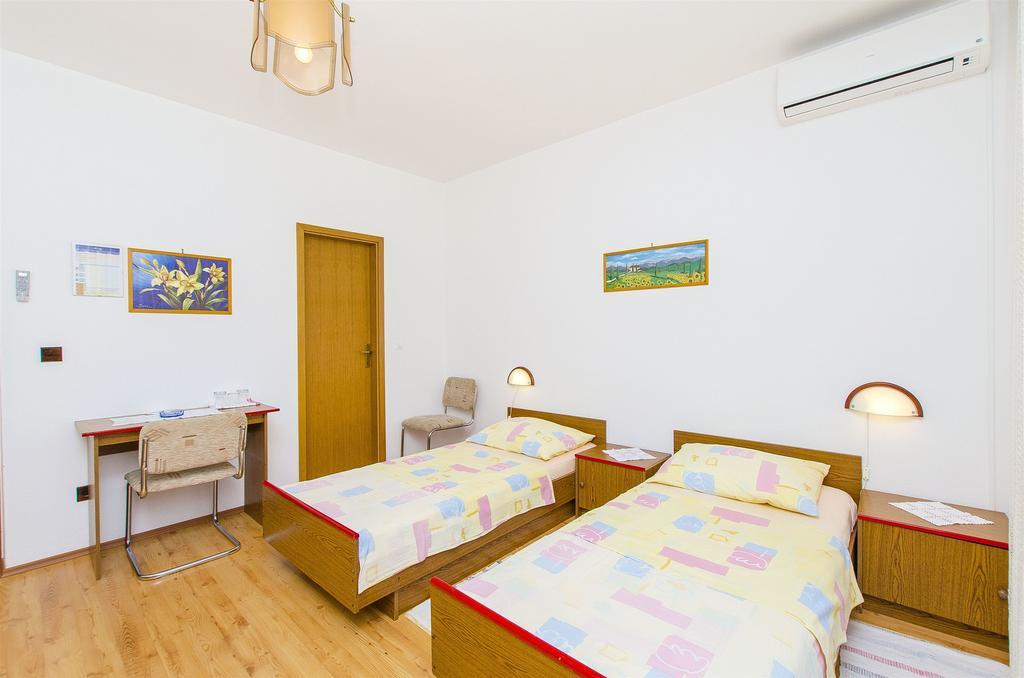 Apartments And Rooms Iva Trogir Dış mekan fotoğraf