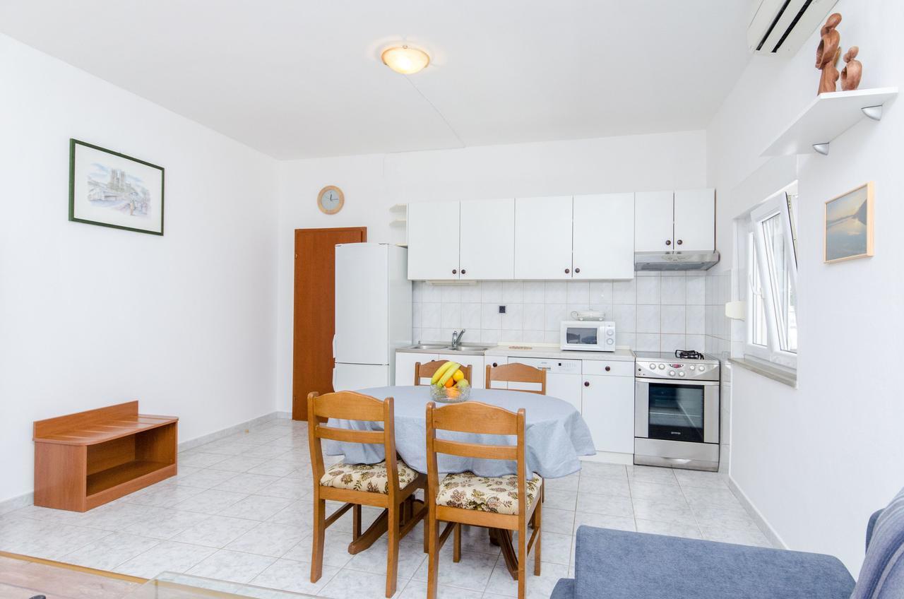 Apartments And Rooms Iva Trogir Dış mekan fotoğraf