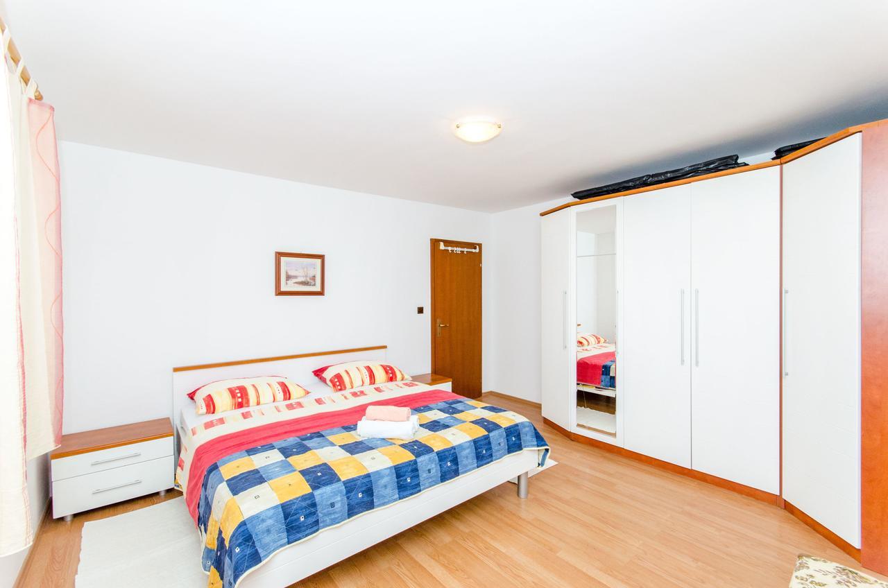 Apartments And Rooms Iva Trogir Dış mekan fotoğraf