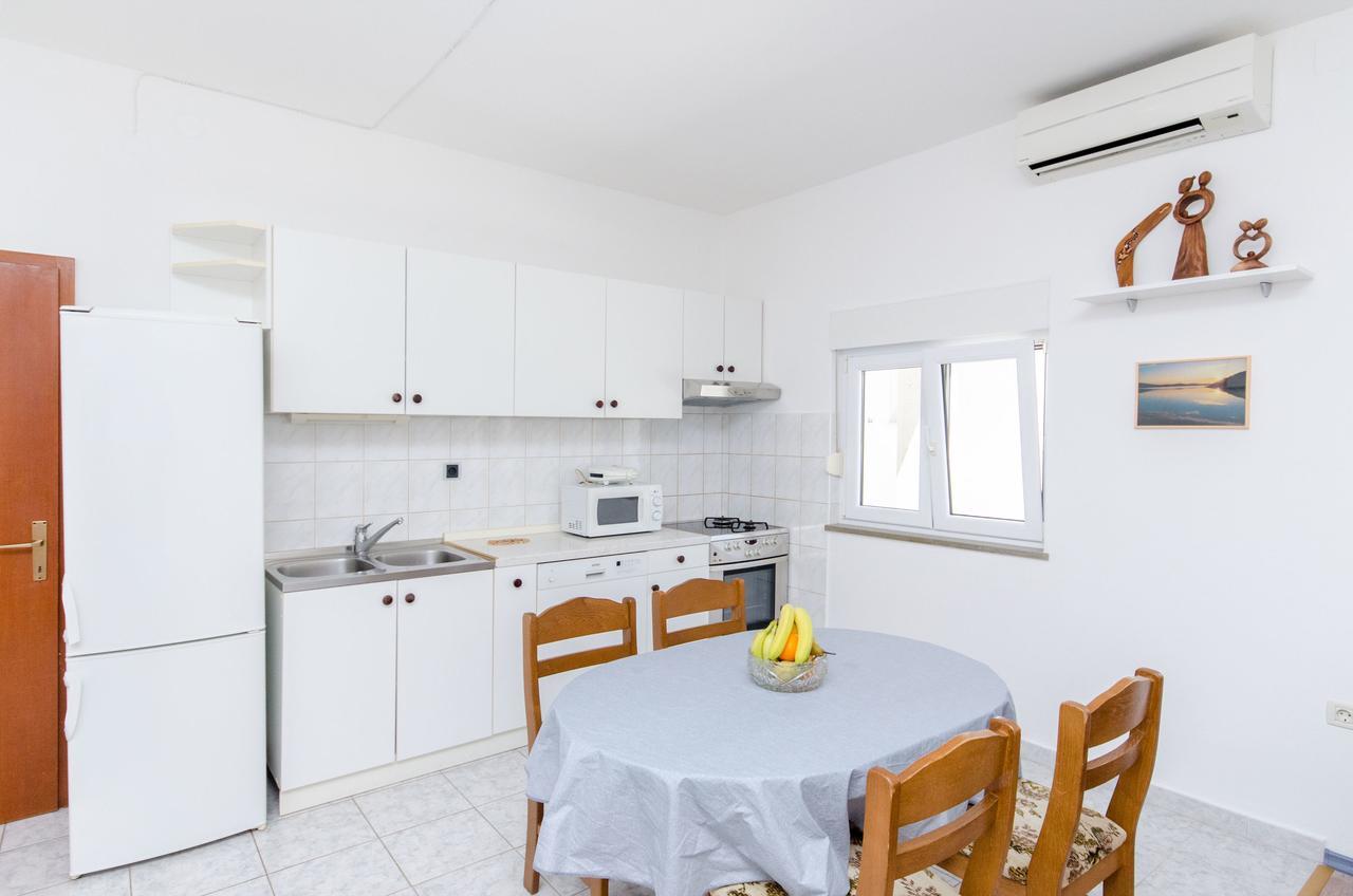 Apartments And Rooms Iva Trogir Dış mekan fotoğraf